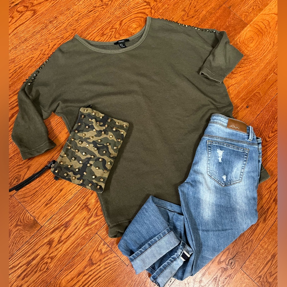 Forever 21 Studded 3/4 Sleeve Army Green Color Cotton Top Size M